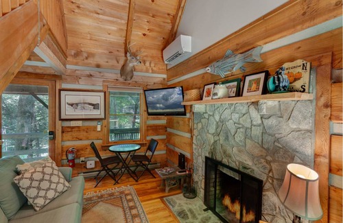 Sugar Grove Cabin | 32 m² Cabin ∙ 1 bedroom ∙ 4 guests