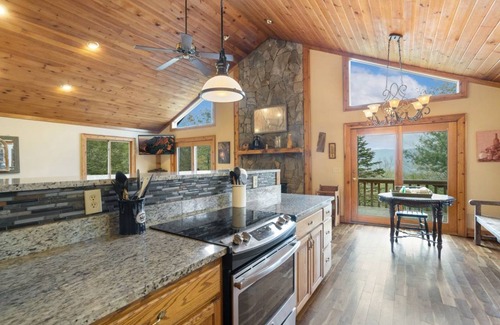 Banner Elk Cabin | 325 m² Cabin ∙ 4 bedrooms ∙ 18 guests
