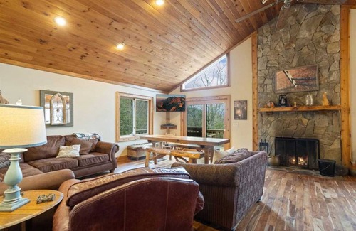 Banner Elk Cabin | 325 m² Cabin ∙ 4 bedrooms ∙ 18 guests