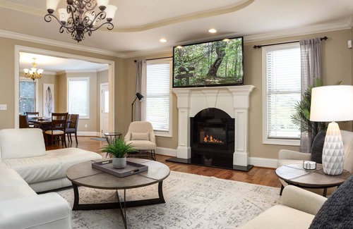 Asheville House | 325 m² House ∙ 5 bedrooms ∙ 12 guests