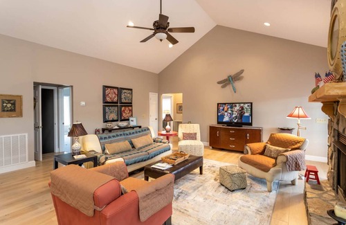 Village on the New Cabin | 329 m² Cabin ∙ 4 bedrooms ∙ 11 guests