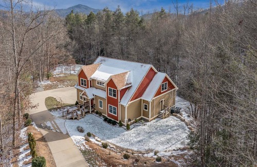 Hot Springs House | 330 m² House ∙ 6 bedrooms ∙ 13 guests