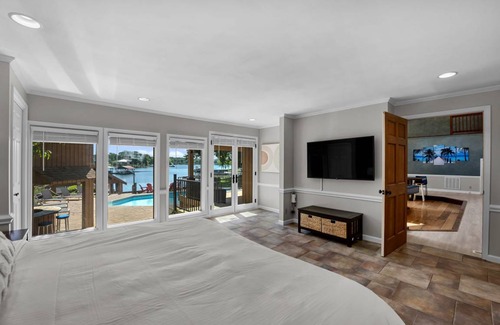 Mayhew House | 332 m² House ∙ 5 bedrooms ∙ 16 guests