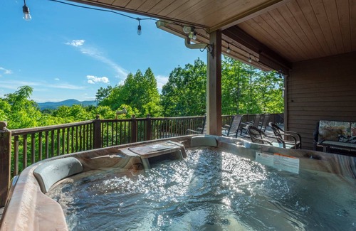 Old Fort Cabin | 347 m² Cabin ∙ 3 bedrooms ∙ 8 guests