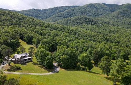 Balsam Grove House | 350 m² House ∙ 4 bedrooms ∙ 8 guests