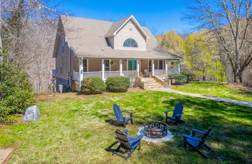 Bryson City House | 353 m² House ∙ 3 bedrooms ∙ 11 guests
