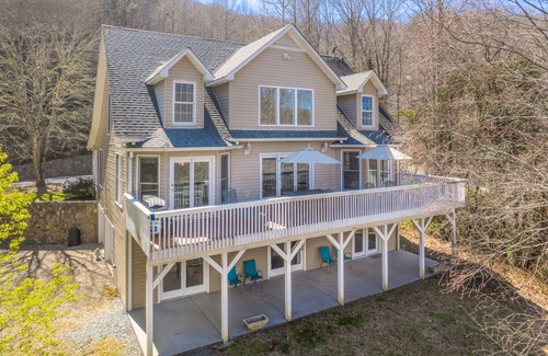 Bryson City House | 353 m² House ∙ 3 bedrooms ∙ 11 guests