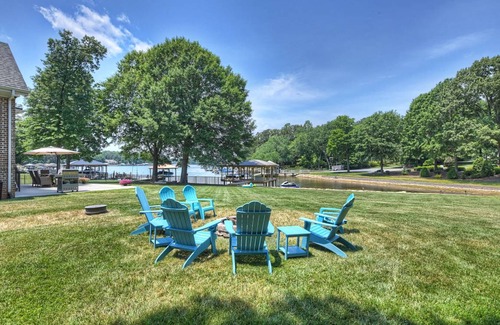 Huntersville House | 353 m² House ∙ 5 bedrooms ∙ 11 guests