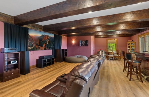 Beech Mountain Cabin | 358 m² Cabin ∙ 5 bedrooms ∙ 12 guests