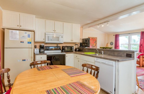Kill Devil Hills House | 364 - Heart of the Island - Close to the Beach and Wright Brothers Memorial!