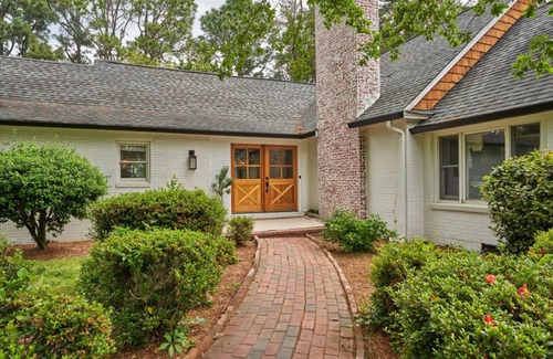 Southern Pines House | 372 m² House ∙ 6 bedrooms ∙ 9 guests