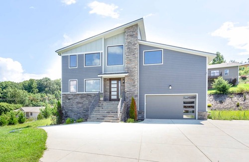 Asheville House | 376 m² House ∙ 6 bedrooms ∙ 15 guests