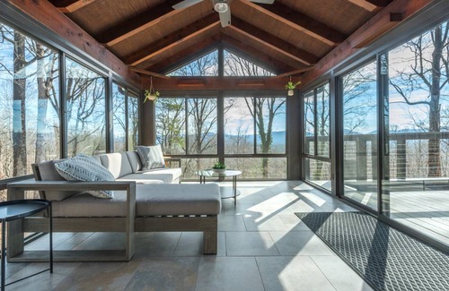 Royal Pines House | 390 m² House ∙ 6 bedrooms ∙ 10 guests