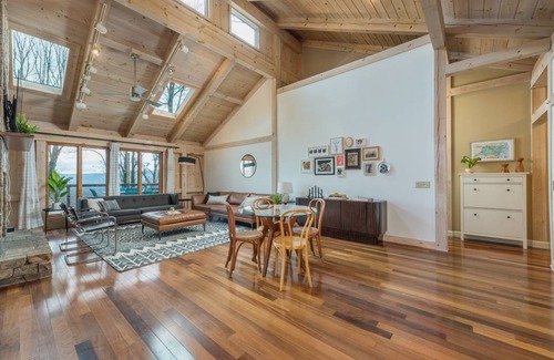 Royal Pines House | 390 m² House ∙ 6 bedrooms ∙ 10 guests