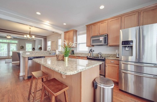 Wesley Heights House | 3BR MID TERM Gem—Walk to BofA Stadium & South End!