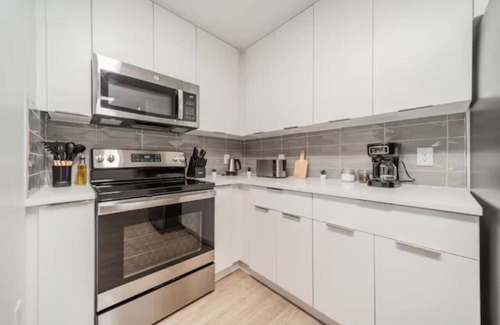 Charlotte Center City Apartment | 3BR Modern Apt Central Location w/Wifi & Fitness