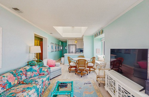 Atlantic Beach Condo | 3rd-Floor Condo in Direct Oceanfront Location with Panoramic Views & Free WiFi