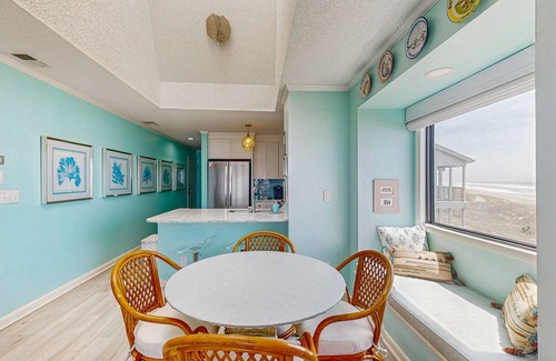 Atlantic Beach Condo | 3rd-Floor Condo in Direct Oceanfront Location with Panoramic Views & Free WiFi