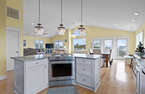 Emerald Isle House | 3rd Row Oceanview,Private pool,hot tub,pet friendly,very short walk to beach