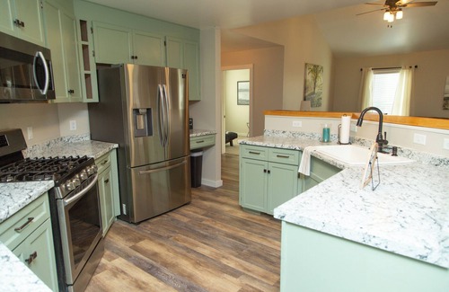 Hendersonville House | 4-bedroom in Hendersonville/Game Room & Pool Table with Gorgeous Mountain Views