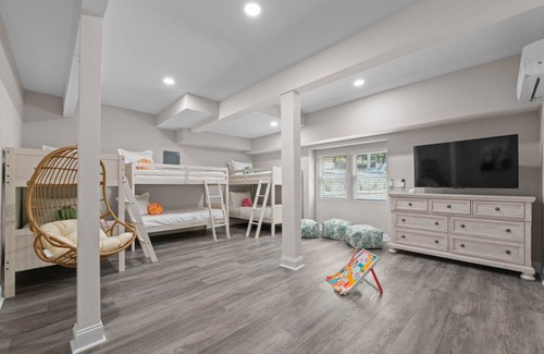 Mooresville House | 418 m² House ∙ 7 bedrooms ∙ 18 guests