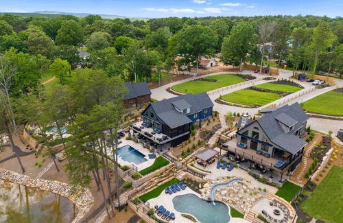 Lake Norman of Catawba House | 418 m² House ∙ 14 bedrooms ∙ 44 guests