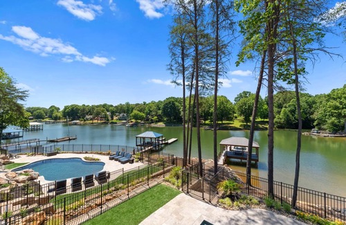 Lake Norman of Catawba House | 418 m² House ∙ 14 bedrooms ∙ 44 guests