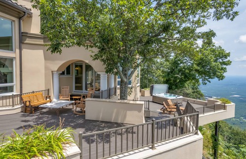 Lynn House | 427 m² House ∙ 4 bedrooms ∙ 8 guests