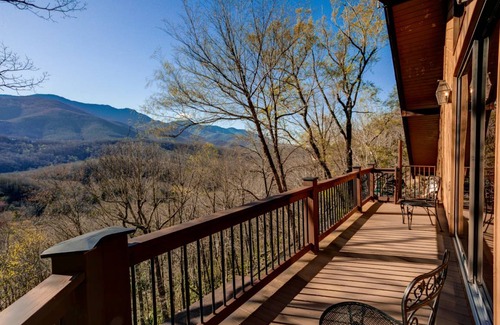 Burnsville House | 436 m² House ∙ 5 bedrooms ∙ 10 guests