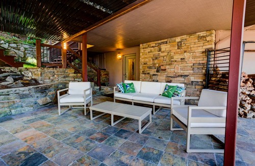 Burnsville House | 436 m² House ∙ 5 bedrooms ∙ 10 guests