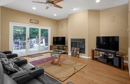 Mooresville House | 465 m² House ∙ 5 bedrooms ∙ 12 guests