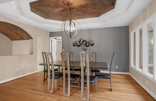 Mooresville House | 465 m² House ∙ 5 bedrooms ∙ 12 guests