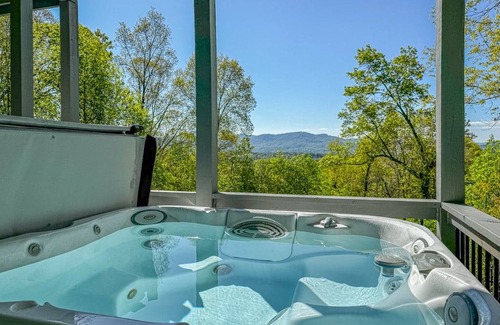 Royal Pines House | 465 m² House ∙ 5 bedrooms ∙ 14 guests