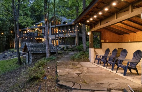 Hendersonville House | 474 m² House ∙ 7 bedrooms ∙ 19 guests