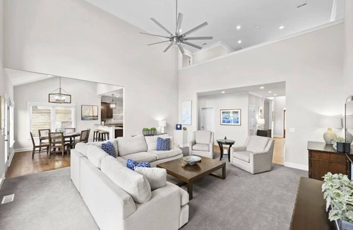 Mooresville House | 487 m² House ∙ 7 bedrooms ∙ 20 guests