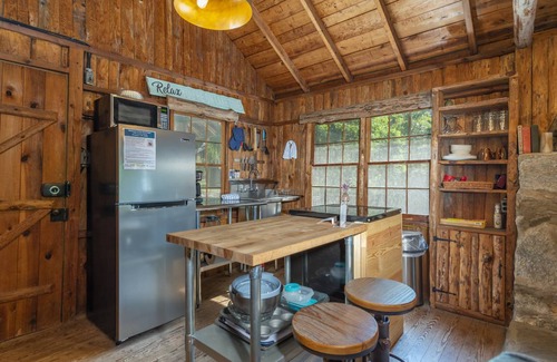 Morganton Cabin | 49 m² Cabin ∙ 2 bedrooms ∙ 4 guests