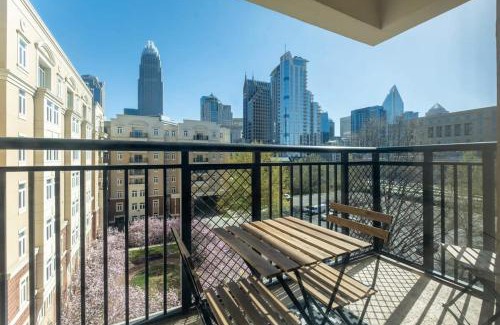Charlotte Center City Apartment | 4B 2BA Luxury Central Apartment with Gym
