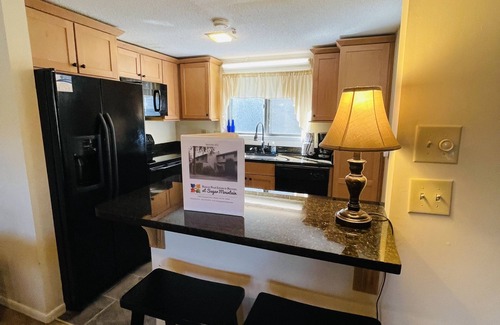 Sugar Mountain Condo | 4B Condo Walking Distance to Tubing! Sleeps 10!