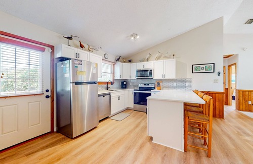 Sea Scape House | 4BR dog-friendly coastal home with open layout