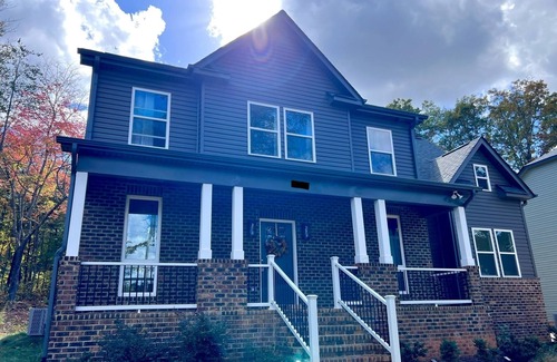 Westport House | 5-Bedroom Family House - Lake Norman - Westport