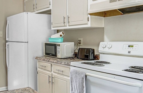 Westover House | 5 Mi to Fort Bragg: Family Gem Near Parks & Trails