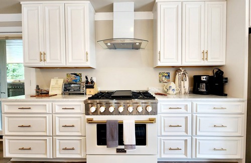 Blowing Rock House | 5-Star Mountain House Fire Place Hot Tub Luxury 5 Beds MainSt Downtown Lrg Kitch