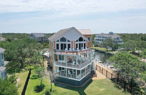 Sunset Village House | 502 m² House ∙ 7 bedrooms ∙ 14 guests