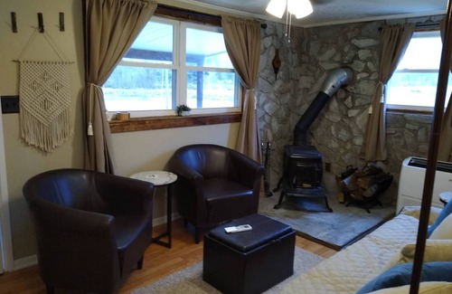 Barnardsville Cabin | 52 m² Cabin ∙ 2 bedrooms ∙ 2 guests
