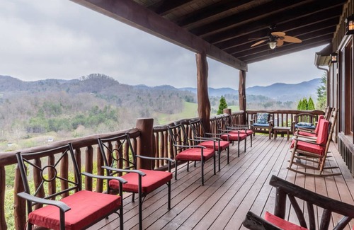 River Ridge House | 532 m² House ∙ 5 bedrooms ∙ 15 guests
