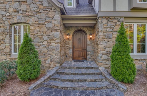 Hendersonville House | 539 m² House ∙ 7 bedrooms ∙ 16 guests