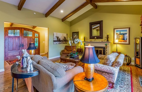 Waynesville House | 557 m² House ∙ 6 bedrooms ∙ 13 guests