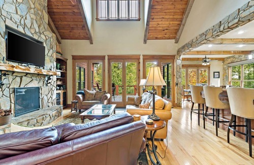 Marion Lake Club Cabin | 562 m² Cabin ∙ 5 bedrooms ∙ 12 guests