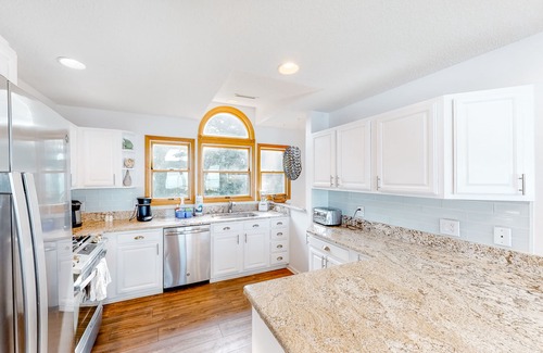 Buxton House | 5BR Secluded Soundfront Oasis, Hot Tub, Private Beach