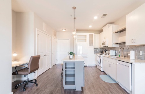 Wesley Heights Condo | 5min to Uptown! Suite Stay~Lux Condo w/FREE Parking~ KING BED~LONG TERM Welcome!